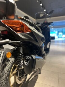 YAMAHA XMAX 250 TECH MAX